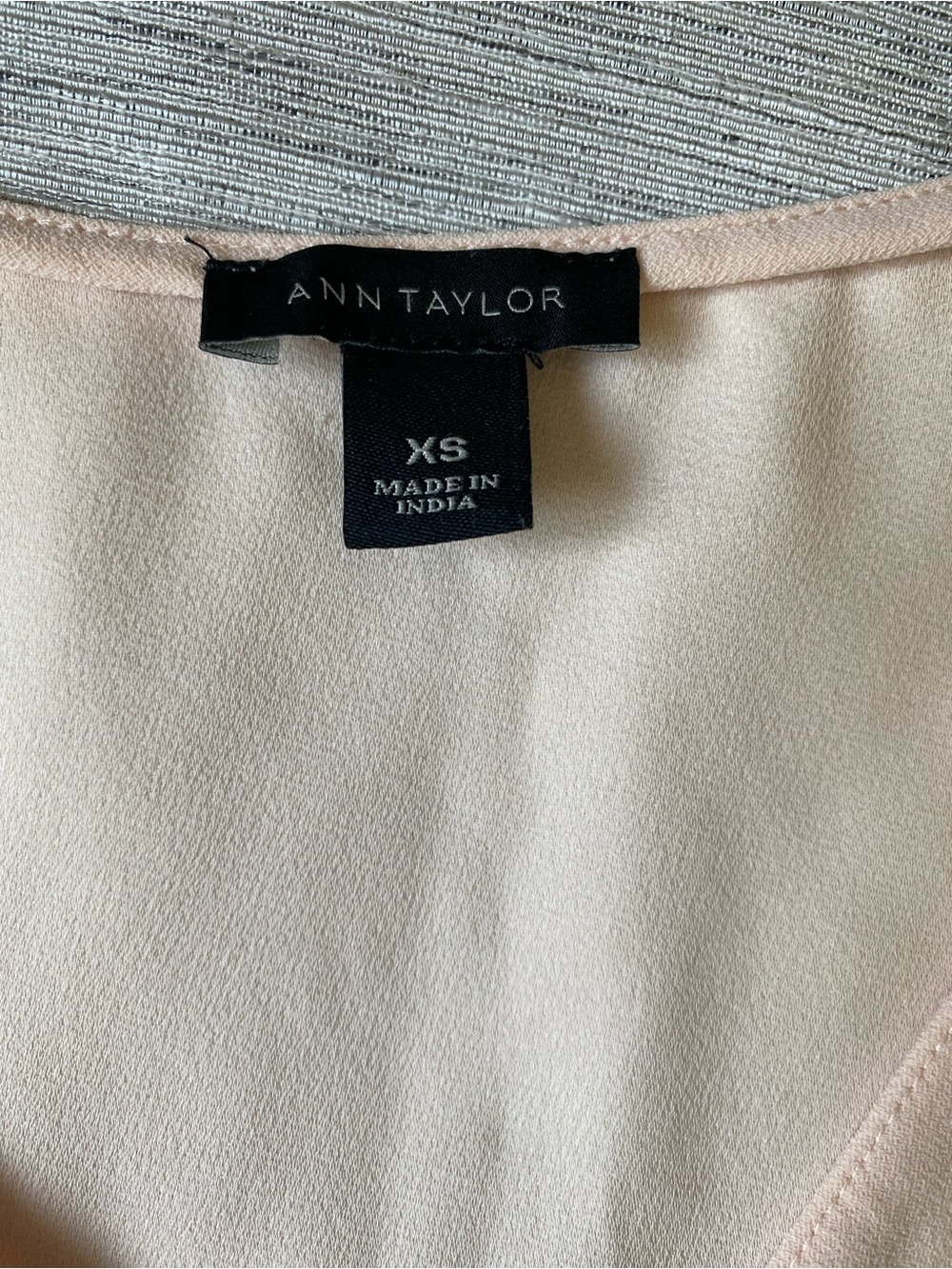 Women's XS Blouse Bundle Banana Republic & Ann Taylor EUC - Picture 12 of 14